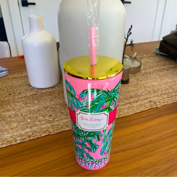 Lilly Pulitzer Tumbler with Straw Featured in Suite Views 24oz - NEW! - Picture 3 of 8